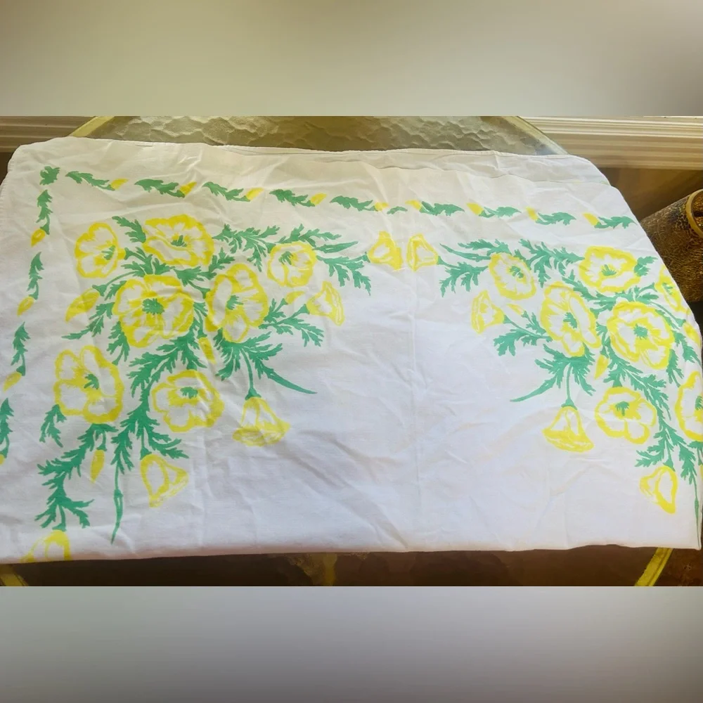 Vintage cotton tablecloth Excellent condition Bright yellow flowers, green stems